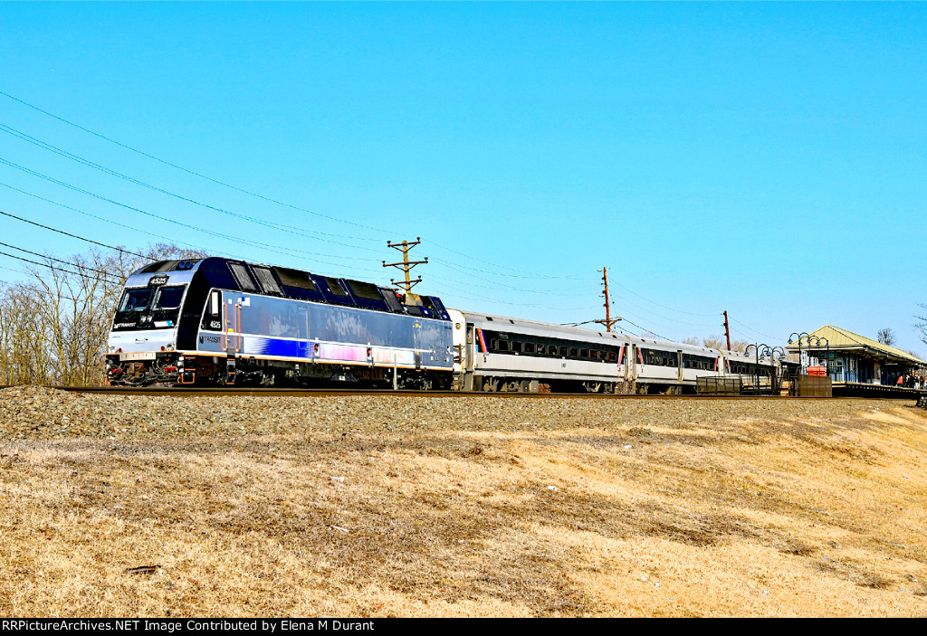 NJT 4525 on train 5176